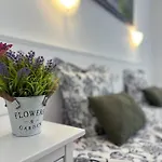 Carmen Beachfront Escape Appartement
